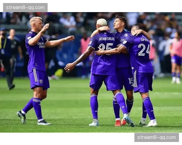 利雅得新月4-0大胜阿尔纳泽马 中场控制力极强战术执行到位